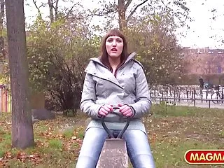 Блондинка в порнушка онлайн бесплатно чулках сосет член