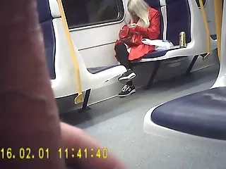Брюнетка мастурбирует в красивое порно в хорошем качестве офисе и трахает себя дилдо