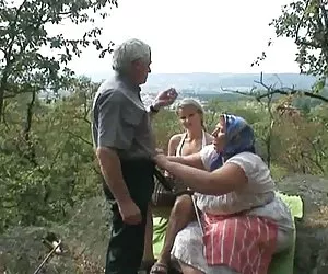 Брюнетка Лина порно кино онлайн снимается на берегу океана