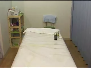 Облизывая туловище чувака, сексуальная японка заболела раком, и он sex onlayn вошел в нее сзади